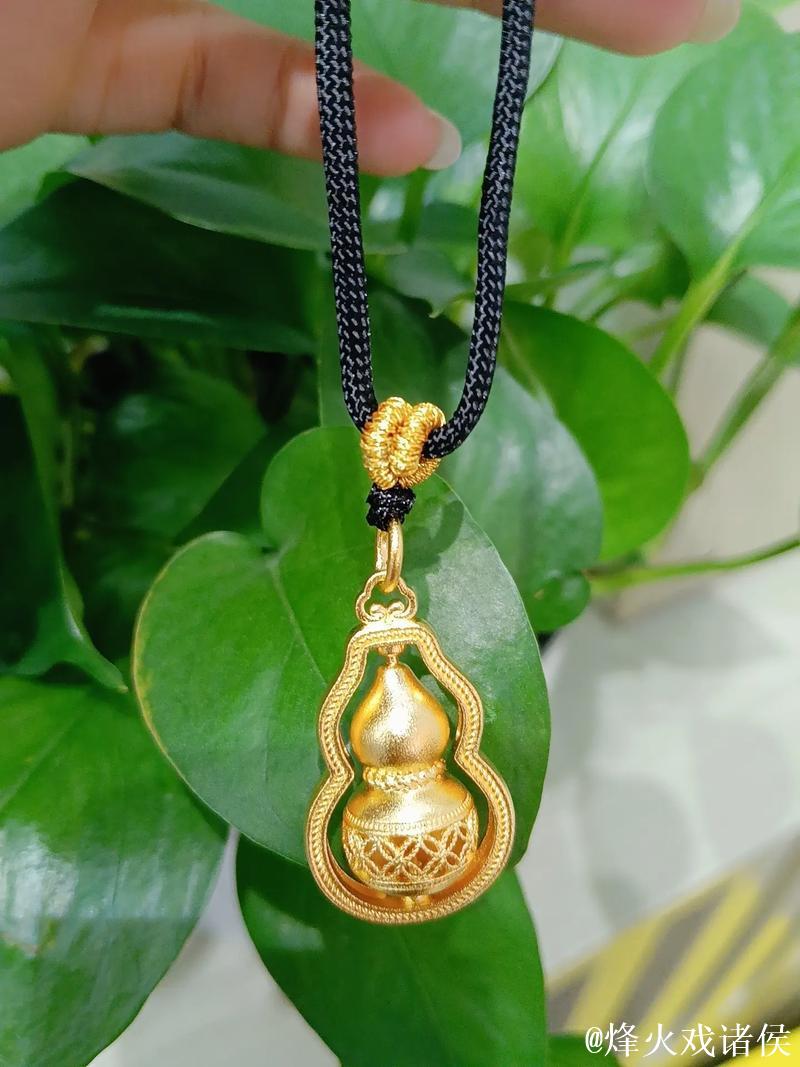 文班亚马信禅佩戴中国“福禄”葫芦，寓意好运相伴