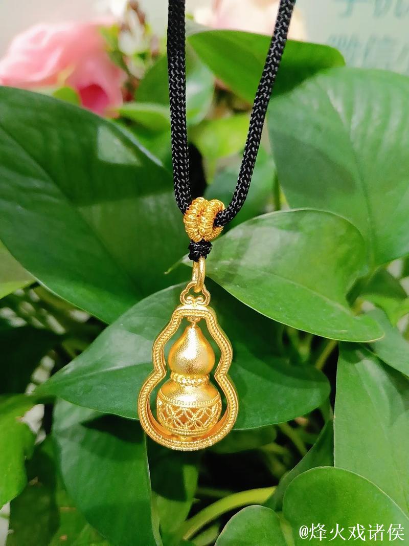 文班亚马信禅佩戴中国“福禄”葫芦，寓意好运相伴